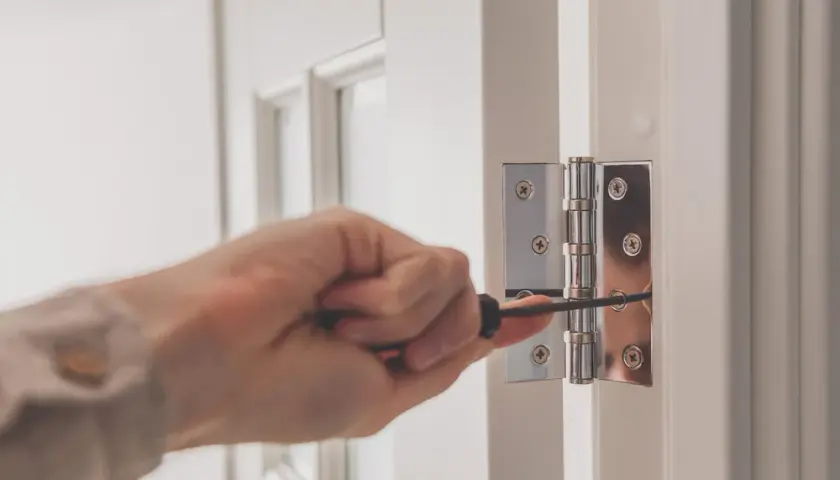 Jak wyregulować drzwi zewnętrzne, aby uniknąć problemów z ich zamykaniem