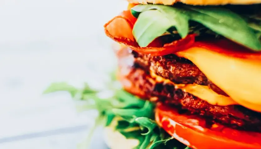 Jakie warzywa do burgera? Odkryj najlepsze dodatki dla smaku