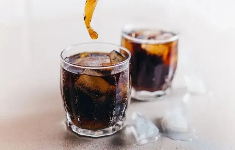 Coca-Cola drink: historia, smaki i najlepsze przepisy na drinki