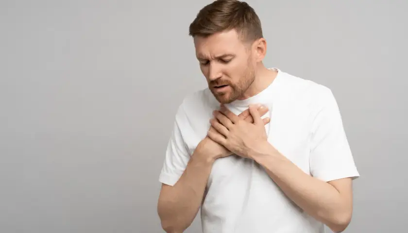 Skąd się bierze czkawka? Przyczyny i co z nią zrobić, aby nie męczyła