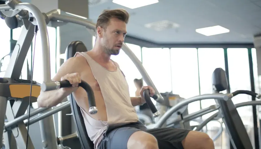 Ejercicios de pecho en el gimnasio para maximizar tu desarrollo muscular