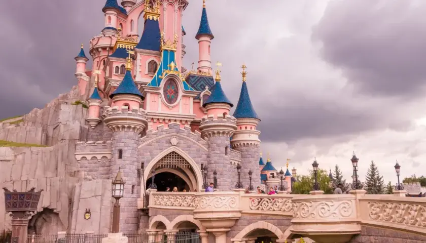 Disneyland Paris: attrazioni imperdibili e trucchi salva-coda