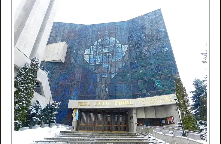 Sanktuarium Ożarów - Historia, Architektura i Jego Wpływ na Wspólnotę