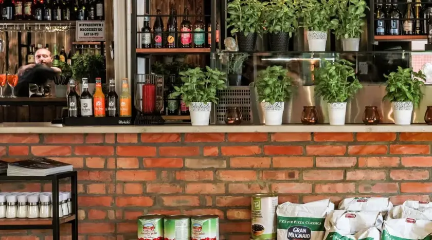 Gdzie zjeść w Dębkach? Odkryj najlepsze restauracje i dania