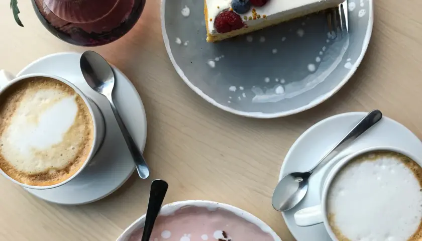 Gdzie na kawę w Poznaniu? Odkryj najlepsze kawiarnie i smaki
