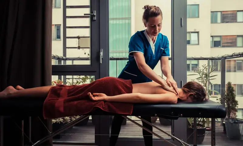 Jak się zwracać do fizjoterapeuty, by zbudować profesjonalny kontakt