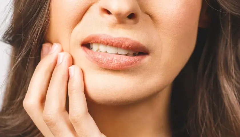 Ból dziąseł: Szybka ulga, przyczyny i kiedy iść do dentysty