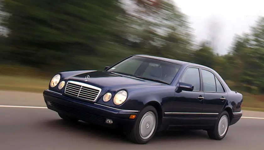 Mercedes-Benz E 320: wszystkie kluczowe dane techniczne i osiągi pojazdu