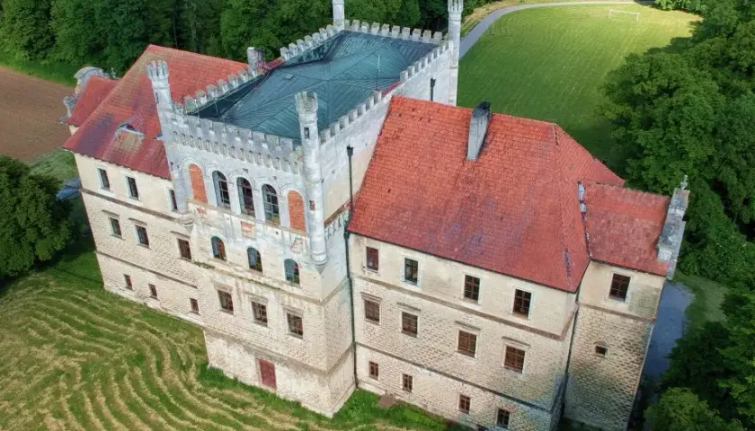 Książ Wielki: Renesansowy Pałac i Ukryte Skarby Małopolski