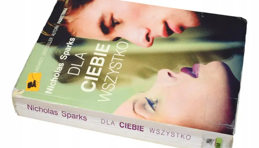 Okładka książki Nicholasa Sparksa "Dla Ciebie Wszystko". Dwie twarze zbliżają się do siebie, sugerując romantyczną historię.