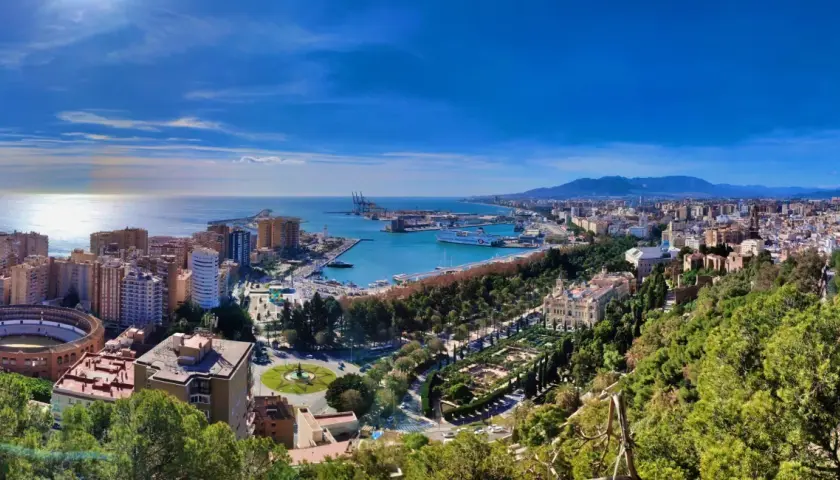 Malaga - nad jakim morzem leży to piękne hiszpańskie miasto?
