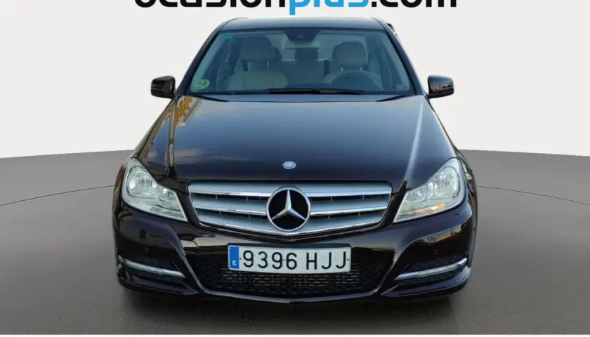 Mercedes 200 CDI 136 CV, un coche elegante. Si buscas información sobre posibles problemas de este motor, aquí encontrarás detalles.