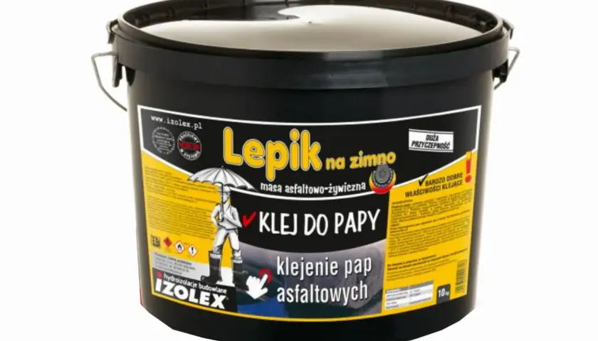 Czarny kubeł z masą asfaltowo-żywiczna IZOLEX Lepik na zimno. Idealny do klejenia pap, czym rozcieńczyć lepik na zimno? Sprawdź etykietę!