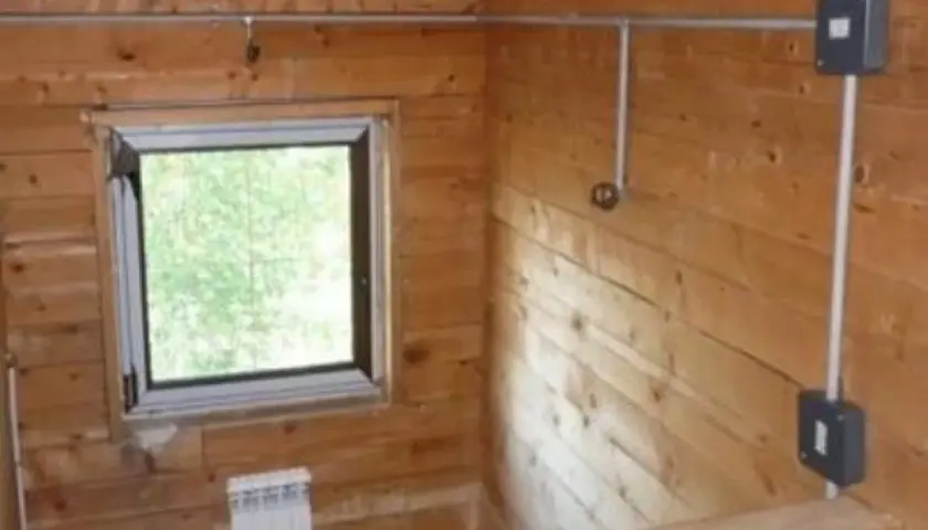 Instalacja elektryczna w domu drewnianym: bezpieczna i bez ryzyka pożaru