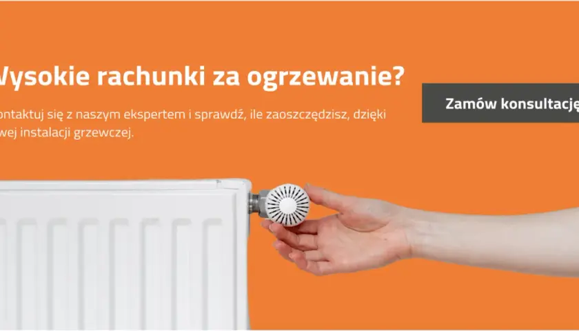 Ręka reguluje termostat grzejnika. Dowiedz się, jak obliczyć zapotrzebowanie energetyczne domu i obniżyć rachunki.