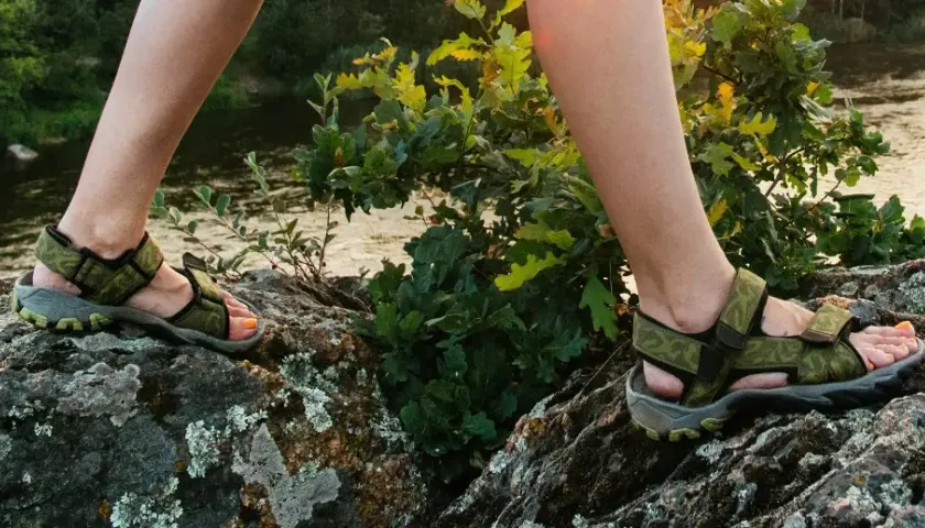 Buty w góry na lato: Niskie, wysokie, a może sandały? Poradnik eksperta