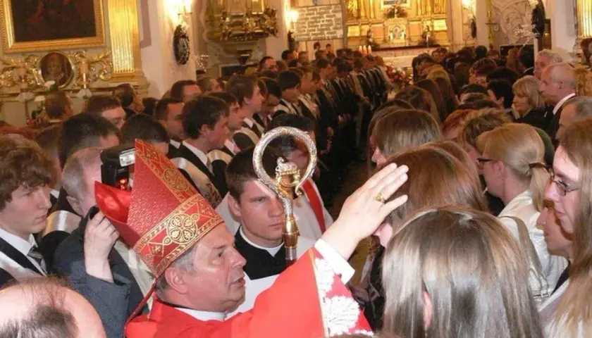 Czy ksiądz może nie dopuścić do bierzmowania? Sprawdź powody odmowy