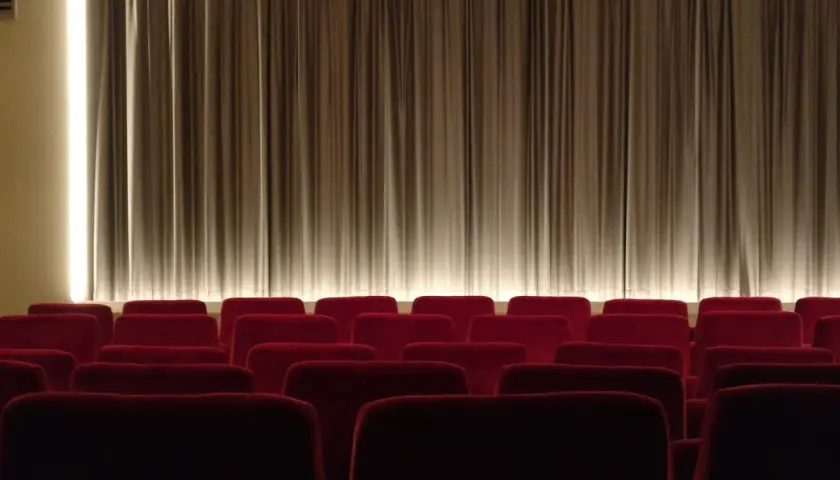 Premiery seriali w grudniu 2025: najciekawsze tytuły i gatunki, które musisz zobaczyć