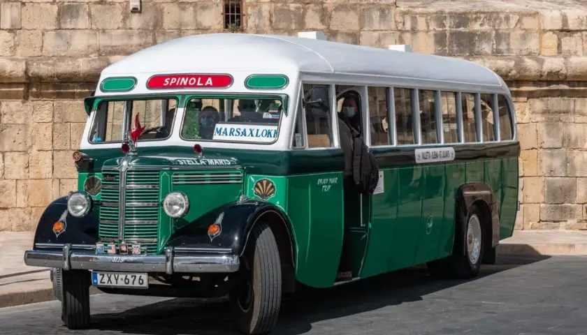 Jak poruszać się po Malcie: najlepsze sposoby i pułapki transportowe