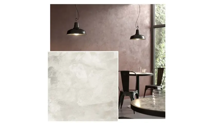 Pittura sabbia con texture materica, che evoca un'atmosfera calda e naturale, perfetta per interni moderni.