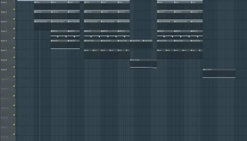 Ein Musikproduktionsprogramm zeigt Spuren mit Schlagzeug-Samples wie Kick, Snare und Hi-Hat. Dies ist eine visuelle Darstellung, wie ein MIDI-File aufgebaut ist.