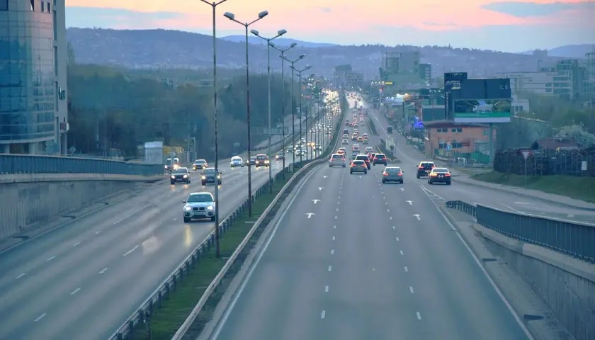 Typy dróg w Polsce: Różnice między jednojezdnymi a dwujezdnymi