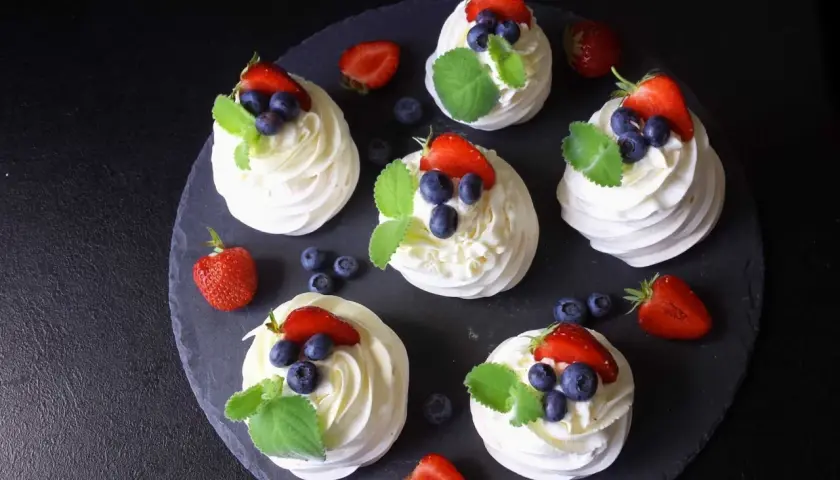 Mini pavlova i jej cena! Pyszny smak, który zaskoczy Twoje zmysły