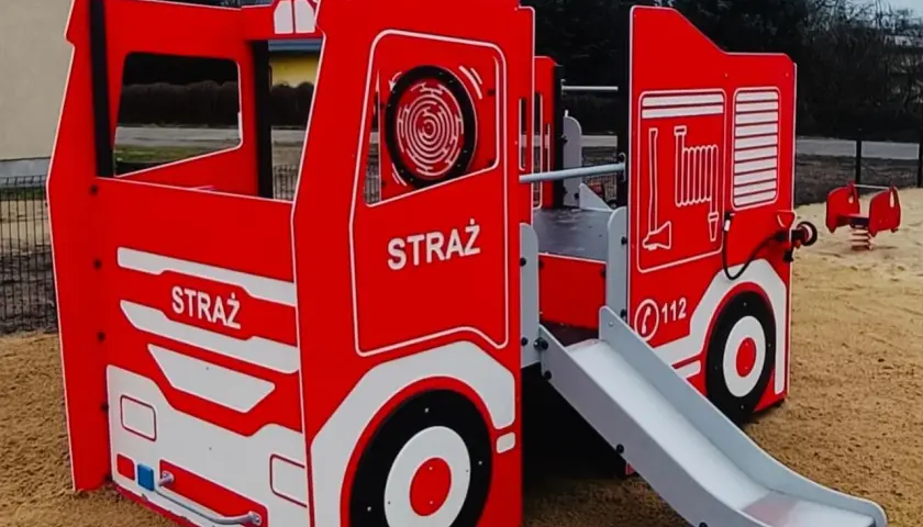 Co znajduje się na placu zabaw? Odkryj atrakcje dla dzieci i bezpieczeństwo