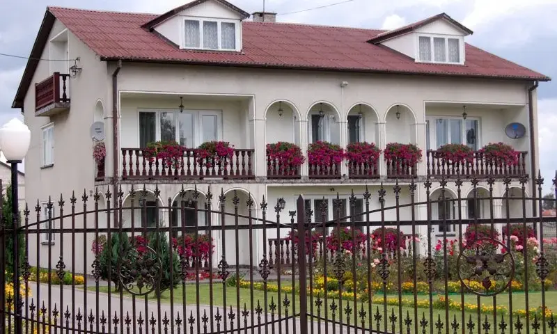 Jak łatwo dojechać do Wilkowyje Ranczo? Sprawdź najlepsze trasy i wskazówki