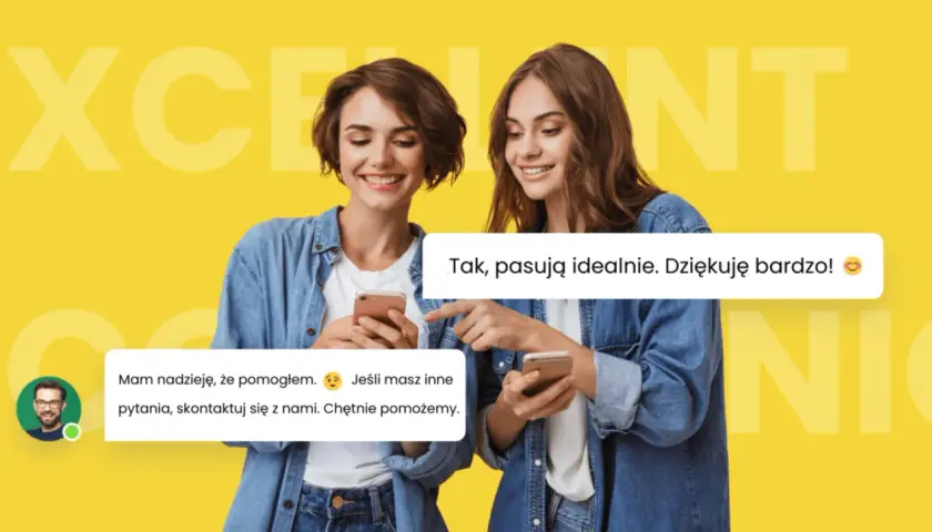 Dwie uśmiechnięte kobiety rozmawiają przez telefon. Jedna pyta, co to znaczy subskrybuj, druga odpowiada.