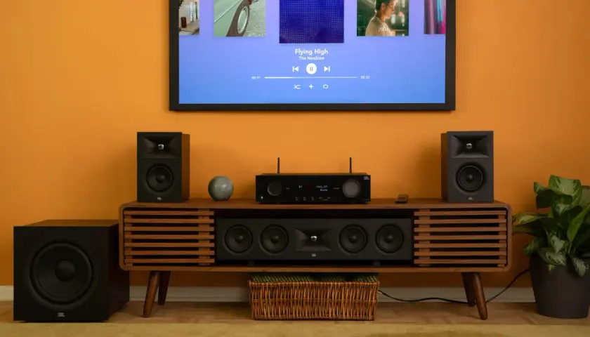 Jak połączyć dwa głośniki JBL i uzyskać lepsze brzmienie w stereo