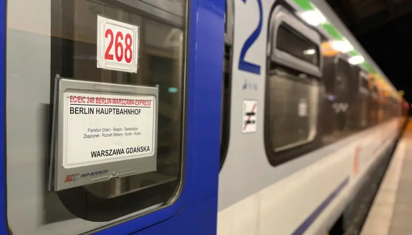EC/EIC 249 Berlin-Warszawa-Express, czyli pociąg co to znaczy? To podróż z Berlina do Warszawy przez wiele miast.