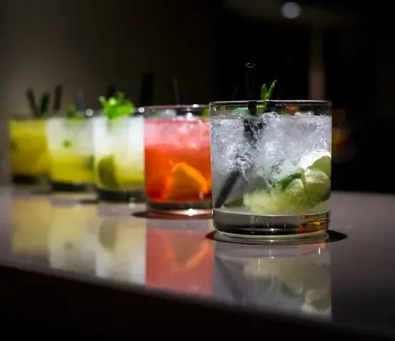 Odkryj najlepsze drinki z Bols Kamikaze, które zachwycą twoje zmysły