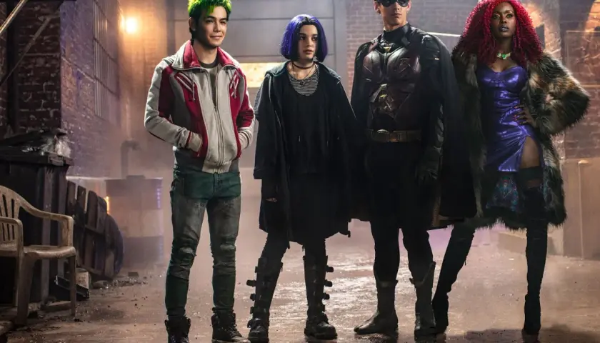 I quattro protagonisti di Titans, in una scena che anticipa la loro recensione.