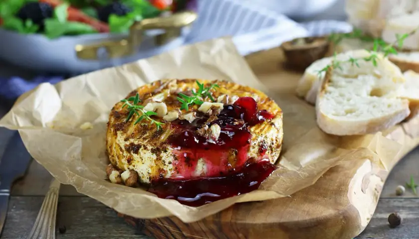 Idealny przepis na camembert na grill – szybkie i pyszne danie na spotkanie