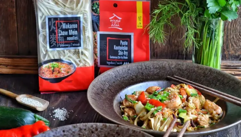 Jakie składniki ma makaron chow mein i dlaczego są ważne?