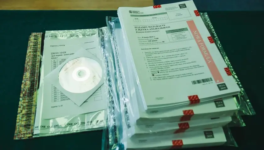 Ile trwa próbna matura z angielskiego? Kluczowe informacje i porady