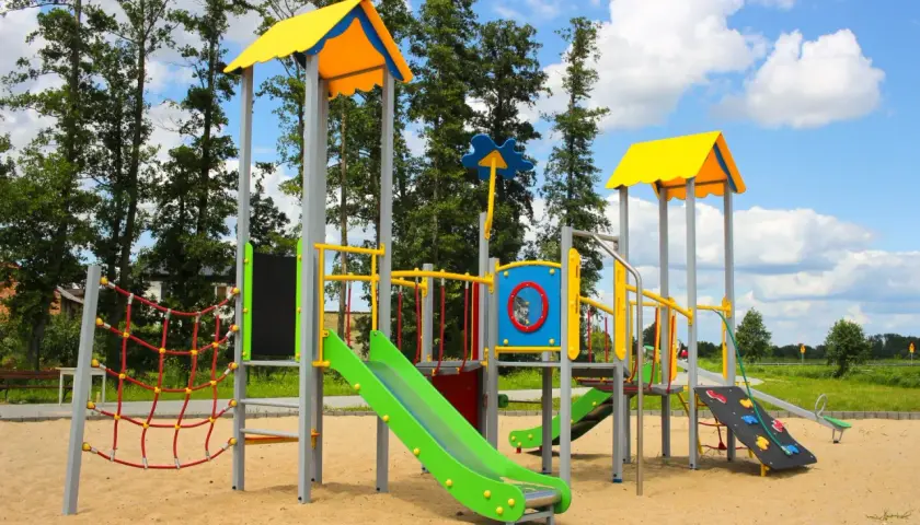 Ile kosztuje plac zabaw dla dzieci? Sprawdź, co wpływa na ceny