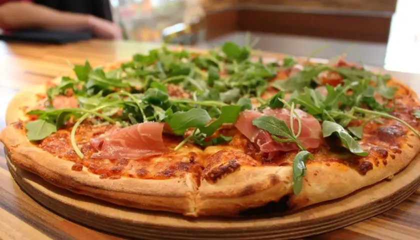 Rewal: Gdzie zjeść? Najlepsze ryby, pizza i desery Twój przewodnik.