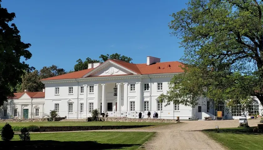 Pałac w Drohiczynie, idealne miejsce na rodzinne wycieczki. Atrakcje dla dzieci czekają!