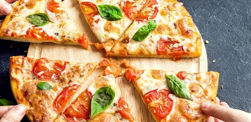 Ile kalorii ma pizza 42 cm? Sprawdź, co wpływa na kaloryczność