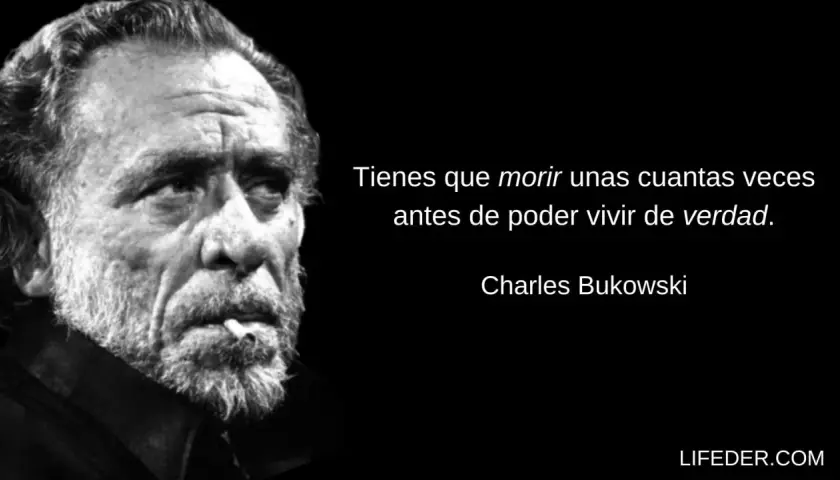 Retrato de Charles Bukowski fumando, con una de sus frases crueles: "Tienes que morir unas cuantas veces antes de poder vivir de verdad.