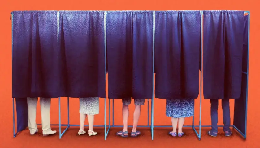 Wahlkabinen mit Menschenbeinen, die auf den Mehrheitswahlrecht Vorteile hinweisen.