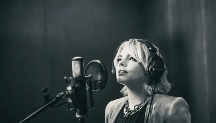Ania Dąbrowska: 7 utworów, które musisz znać. Lista hitów artystki