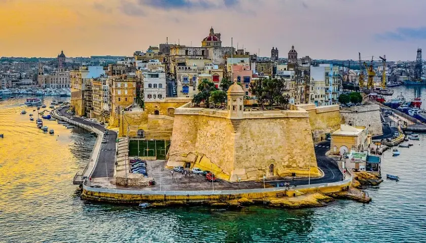 Malta ile ma km? Poznaj jej powierzchnię i wymiary w kilometrach