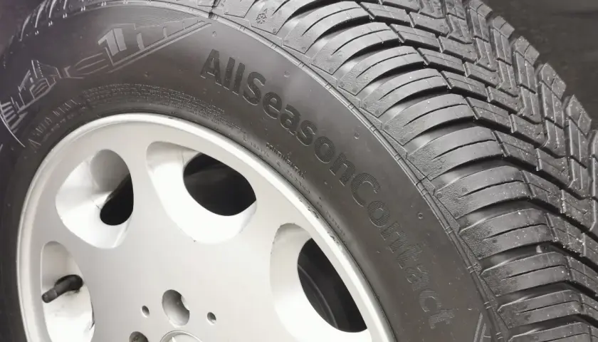 Opona Continental AllSeasonContact do SUV-a, idealna na test opon zimowych.