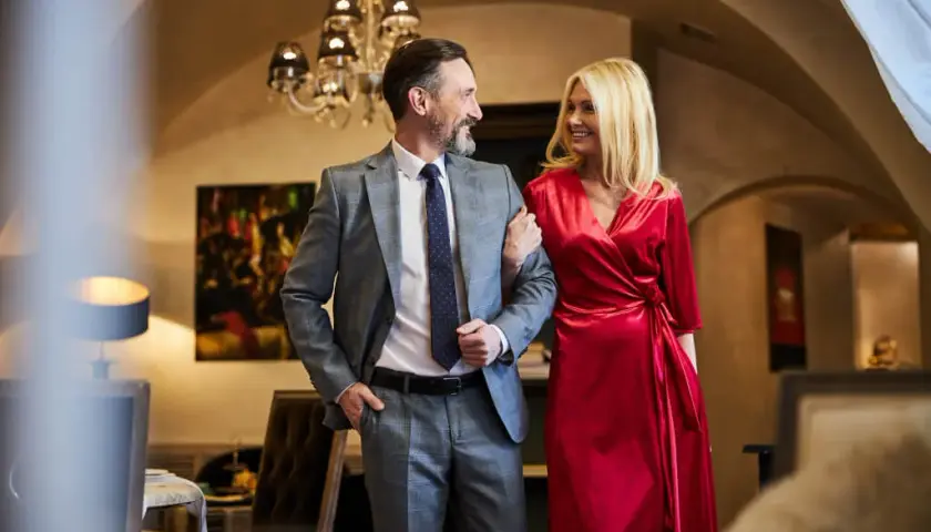 Jak się ubrać na wesele w wieku 60 lat, aby czuć się elegancko i komfortowo