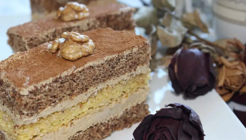 Ciasto jak tort: proste przepisy na pyszne ciasta tortowe