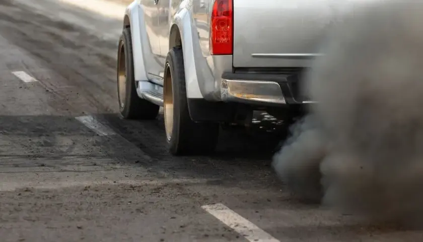 Dlaczego diesel kopci przy przyspieszaniu? Oto najczęstsze przyczyny