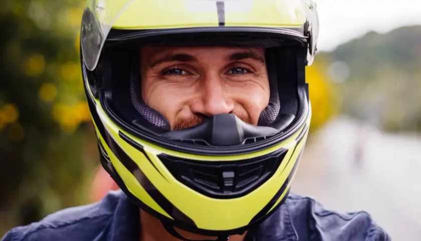 Jak dobrać kask motocyklowy? Mierz głowę jak ekspert!
